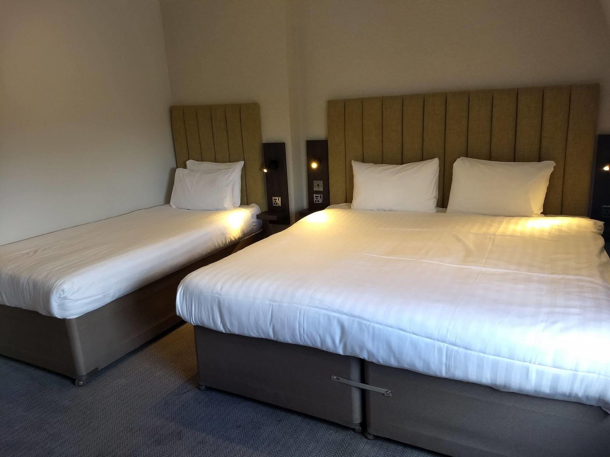 Garden Court Отель 3*
